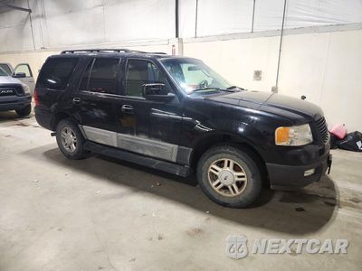 Czwarte zdjęcie samochodu z boku: 2005 FORD EXPEDITION XLT VIN:1FMPU16545LA57833 - miniatura