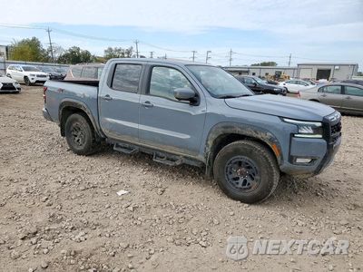 Czwarte zdjęcie samochodu z boku: 2026 NISSAN FRONTIER PRO-4X VIN:1N6ED1EK9TN646524 - miniatura