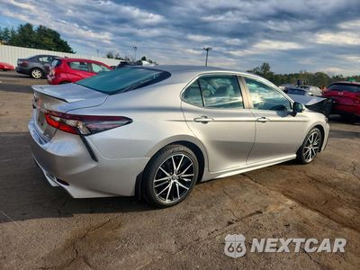 Trzecie zdjęcie samochodu z tyłu: 2022 TOYOTA CAMRY HYBRID SE VIN:4T1G31AK1NU592810 - miniatura