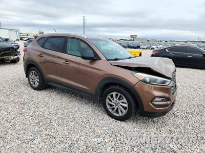 Czwarte zdjęcie samochodu z boku: 2016 HYUNDAI TUCSON SE VIN:KM8J33A47GU212049 - miniatura