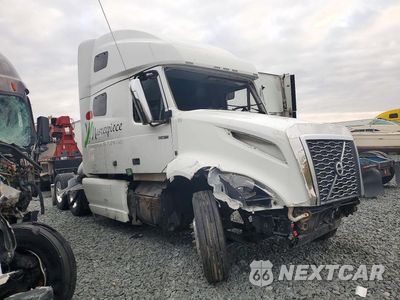 Czwarte zdjęcie samochodu z boku: 2022 VOLVO VNL SEMI TRUCK VIN:4V4NC9EH2NN296816 - miniatura