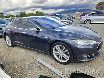 Czwarte zdjęcie samochodu z boku: 2015 TESLA MODEL S 85D VIN:5YJSA1H24FF096839 - miniatura