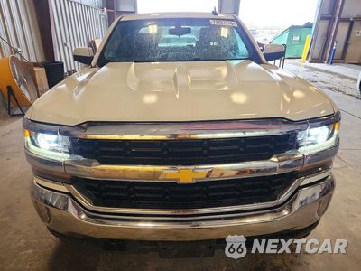 Piąte zdjęcie samochodu w środku: 2018 CHEVROLET SILVERADO K1500 LT VIN:1GCVKREH6JZ320469 - miniatura