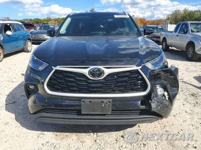 Piąte zdjęcie samochodu w środku: 2022 TOYOTA HIGHLANDER XLE VIN:5TDGZRBH2NS226086 - miniatura
