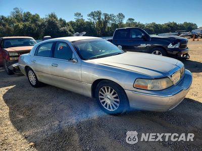 Czwarte zdjęcie samochodu z boku: 2004 LINCOLN TOWN CAR EXECUTIVE VIN:1LNHM81W14Y644733 - miniatura