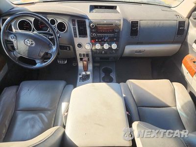 Zdjęcie 8 z 12 samochodu: 2010 TOYOTA TUNDRA DOUBLE CAB LIMITED VIN:5TFBY5F16AX110848 - miniatura