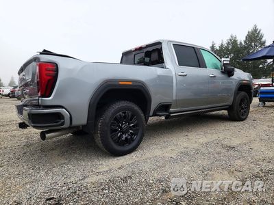 Trzecie zdjęcie samochodu z tyłu: 2025 GMC SIERRA K2500 DENALI VIN:1GT4UREYXSF347523 - miniatura
