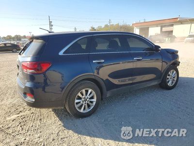 Trzecie zdjęcie samochodu z tyłu: 2019 KIA SORENTO LX V6 VIN:5XYPG4A50KG495132 - miniatura