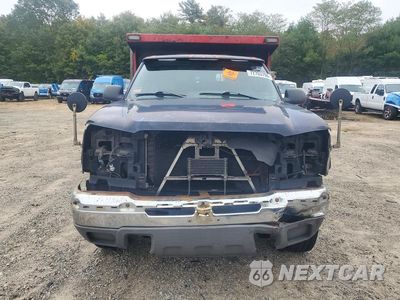 Piąte zdjęcie samochodu w środku: 2004 CHEVROLET SILVERADO K2500 HEAVY DUTY DUMP TRUCK VIN:1GCHK24U84E368358 - miniatura