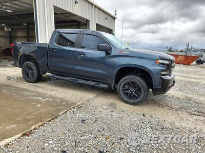 Czwarte zdjęcie samochodu z boku: 2020 CHEVROLET SILVERADO K1500 LT TRAIL BOSS VIN:3GCPYFEDXLG126212 - miniatura