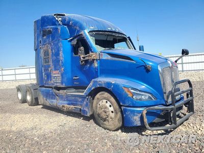 Czwarte zdjęcie samochodu z boku: 2022 KENWORTH T680 SEMI TRUCK VIN:1XKYDP9X9NJ126153 - miniatura