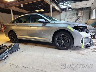 Czwarte zdjęcie samochodu z boku: 2022 VOLKSWAGEN JETTA SE VIN:3VW7M7BU0NM012727 - miniatura