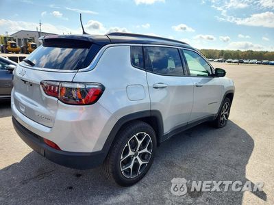 Trzecie zdjęcie samochodu z tyłu: 2025 JEEP COMPASS LIMITED VIN:3C4NJDCN5ST524378 - miniatura