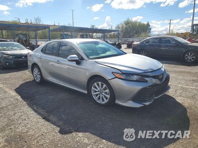Czwarte zdjęcie samochodu z boku: 2018 TOYOTA CAMRY LE VIN:4T1B11HK7JU129084 - miniatura