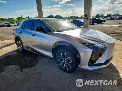 Czwarte zdjęcie samochodu z boku: 2024 LEXUS RZ 300E VIN:JTJABABB1RA003335 - miniatura
