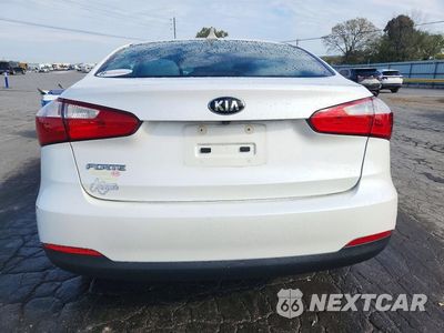Zdjęcie 6 z 12 samochodu: 2016 KIA FORTE LX VIN:KNAFX4A6XG5519325 - miniatura