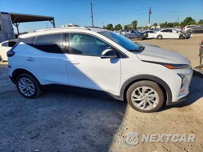 Czwarte zdjęcie samochodu z boku: 2023 CHEVROLET BOLT EUV LT VIN:1G1FY6S06P4151875 - miniatura