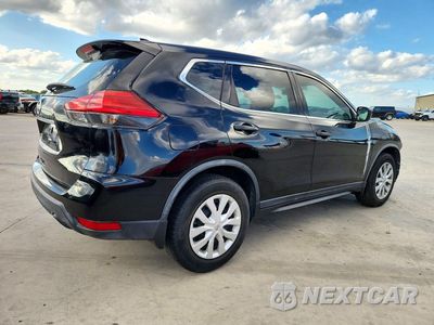 Trzecie zdjęcie samochodu z tyłu: 2017 NISSAN ROGUE S VIN:KNMAT2MT3HP616192 - miniatura
