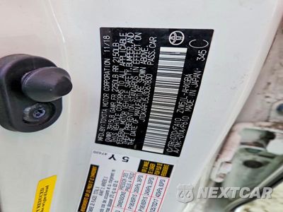 Zdjęcie 12 z 12 samochodu: 2018 TOYOTA PRIUS THREE VIN:JTDKARFU5J3067830 - miniatura