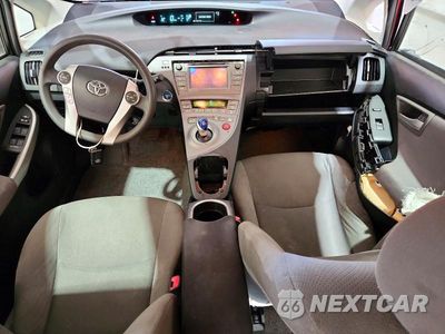 Zdjęcie 8 z 12 samochodu: 2013 TOYOTA PRIUS THREE VIN:JTDKN3DU6D1733405 - miniatura