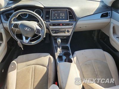 Zdjęcie 8 z 12 samochodu: 2019 HYUNDAI SONATA SE VIN:5NPE24AFXKH744074 - miniatura