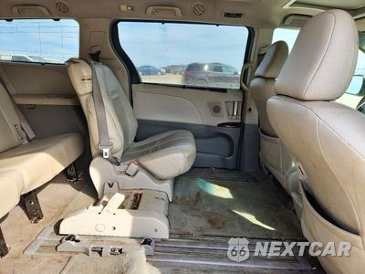 Zdjęcie 11 z 13 samochodu: 2011 TOYOTA SIENNA XLE 8-PASSENGER VIN:5TDYK3DC9BS104263 - miniatura