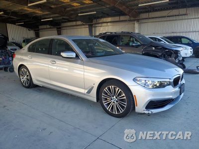 Czwarte zdjęcie samochodu z boku: 2019 BMW 530E VIN:WBAJA9C57KB393660 - miniatura