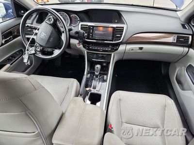 Zdjęcie 8 z 13 samochodu: 2017 HONDA ACCORD EXL VIN:1HGCR2F82HA184974 - miniatura