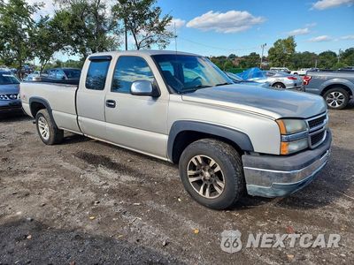 Czwarte zdjęcie samochodu z boku: 2006 CHEVROLET SILVERADO K1500 VIN:1GCEK19T36E140591 - miniatura
