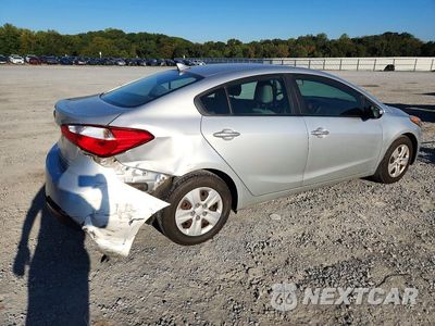 Trzecie zdjęcie samochodu z tyłu: 2015 KIA FORTE LX VIN:KNAFK4A65F5312872 - miniatura
