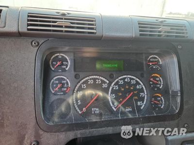 Zdjęcie 9 z 14 samochodu: 2018 FREIGHTLINER CASCADIA 125 SEMI TRUCK VIN:3AKJGLDR9JDJV8624 - miniatura