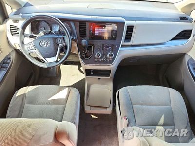 Zdjęcie 8 z 14 samochodu: 2015 TOYOTA SIENNA L 7-PASSENGER VIN:5TDZK3DC2FS602024 - miniatura