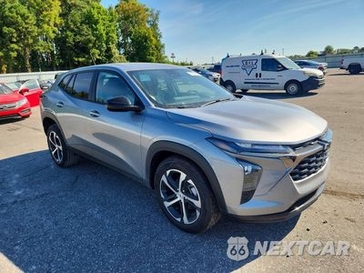 Czwarte zdjęcie samochodu z boku: 2026 CHEVROLET TRAX 1RS VIN:KL77LGEP9TC205207 - miniatura