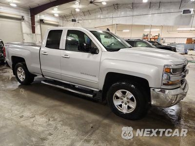 Czwarte zdjęcie samochodu z boku: 2018 CHEVROLET SILVERADO K1500 LT VIN:1GCVKREC9JZ220404 - miniatura