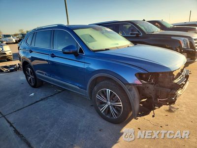 Czwarte zdjęcie samochodu z boku: 2019 VOLKSWAGEN TIGUAN SE VIN:3VV3B7AX4KM116878 - miniatura