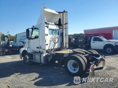 Drugie zdjęcie samochodu z przodu: 2018 VOLVO VNL SEMI TRUCK VIN:4V4N39TG6JN892435 - miniatura