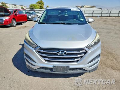 Piąte zdjęcie samochodu w środku: 2017 HYUNDAI TUCSON SE VIN:KM8J23A43HU555879 - miniatura