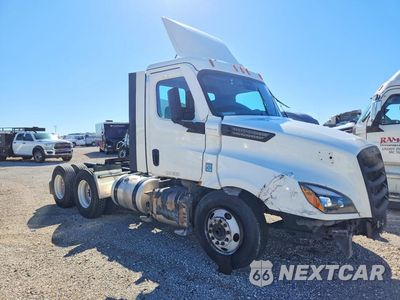 Czwarte zdjęcie samochodu z boku: 2022 FREIGHTLINER CASCADIA 126 SEMI TRUCK VIN:3AKJHLDV5NSMV8544 - miniatura
