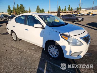 Czwarte zdjęcie samochodu z boku: 2016 NISSAN VERSA 1.6 SV VIN:3N1CN7AP4GL839331 - miniatura