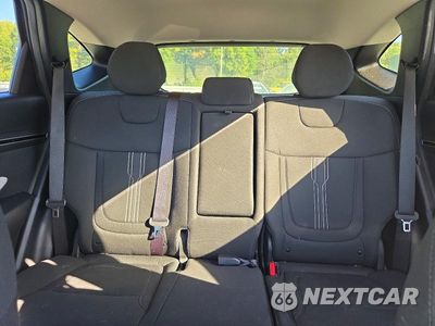 Zdjęcie 10 z 13 samochodu: 2023 HYUNDAI TUCSON SEL VIN:5NMJBCAE6PH261606 - miniatura