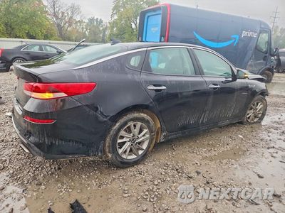 Trzecie zdjęcie samochodu z tyłu: 2019 KIA OPTIMA LX VIN:5XXGT4L32KG321879 - miniatura