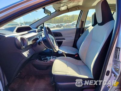 Zdjęcie 7 z 12 samochodu: 2013 TOYOTA PRIUS C ONE VIN:JTDKDTB30D1533567 - miniatura