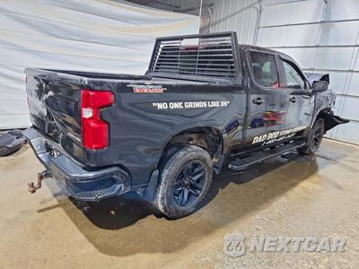Trzecie zdjęcie samochodu z tyłu: 2019 CHEVROLET SILVERADO K1500 TRAIL BOSS CUSTOM VIN:1GCPYCEF1KZ427921 - miniatura