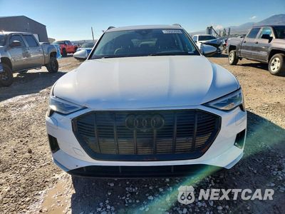 Piąte zdjęcie samochodu w środku: 2022 AUDI E-TRON PREMIUM VIN:WA1AAAGE7NB046231 - miniatura