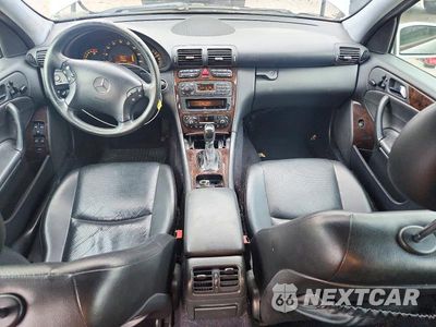 Zdjęcie 8 z 12 samochodu: 2004 MERCEDES-BENZ C 320 4MATIC VIN:WDBRF84JX4F531358 - miniatura