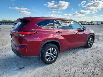 Trzecie zdjęcie samochodu z tyłu: 2020 TOYOTA HIGHLANDER XLE VIN:5TDHZRBH6LS047034 - miniatura