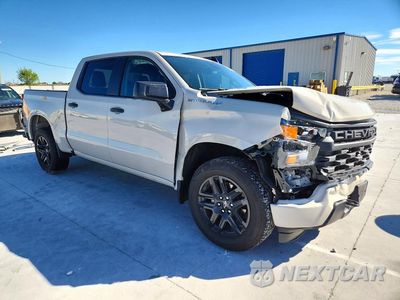 Czwarte zdjęcie samochodu z boku: 2026 CHEVROLET SILVERADO C1500 CUSTOM VIN:3GCPABEK8TG442963 - miniatura