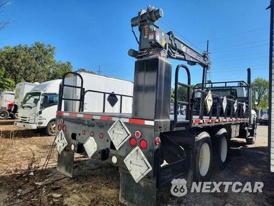 Trzecie zdjęcie samochodu z tyłu: 2014 INTERNATIONAL 7600 FLAT BED TRUCK VIN:1HTGSSJT4EH790041 - miniatura