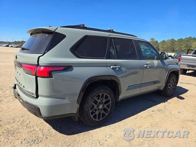 Trzecie zdjęcie samochodu z tyłu: 2025 TOYOTA SEQUOIA PLATINUM VIN:7SVAAABA5SX053760 - miniatura