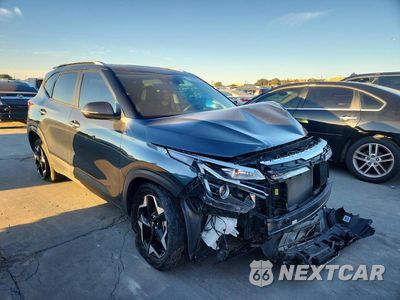 Czwarte zdjęcie samochodu z boku: 2025 KIA SELTOS S VIN:KNDEUCAA0S7726860 - miniatura